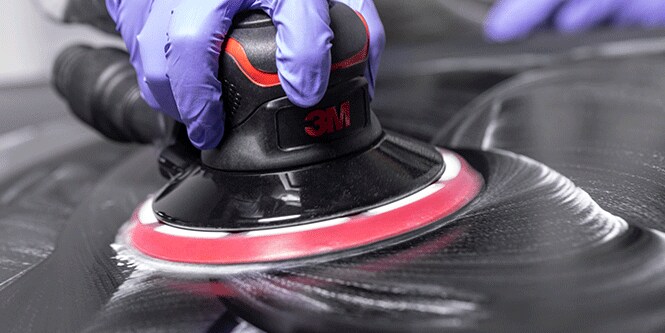 P3000、P5000、P8000は、3M™ トライザクト™ フッキット™フィニッシングディスク／シートによってスクラッチ傷を整えるために使用されます。
