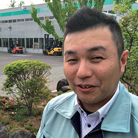 株式会社カネト製作所　屋外にて