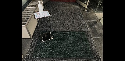 ３Ｍ™ ノーマッド™ カーペットマット3100 アルコール消毒液の飛散防止対策
