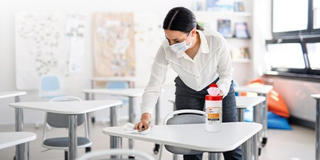 1枚のウェットシートで複数の表面を無駄なく効率的に除菌清掃
