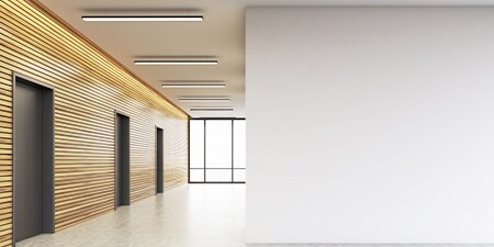 ドア付きの業務用ユニット内壁の組み立て
