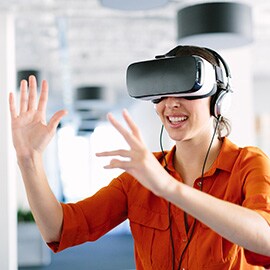 AR/VR（拡張現実およびバーチャルリアリティ）ヘッドセットに対応した粘着テープ。