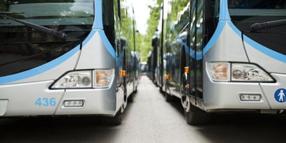 一般道路を走行する車両の耐久性を高める、３Ｍ™ VHB™ 工業用両面テープ 
