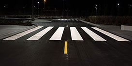 3Mの全天候型路面標示材は、横断歩道の明示に貢献します。
