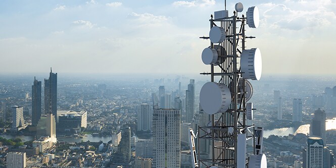 ビル屋上への5Gアンテナ設置
