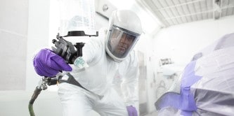 3M™ パフォーマンス スプレーガンの驚くほどの軽さを体感してください。
