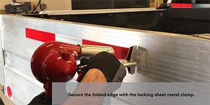車両やその他の貼付タイプから反射テープをはがす方法
