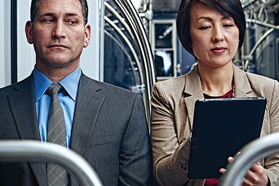 画面情報の保護用の3Mプライバシーフィルターをご覧ください
