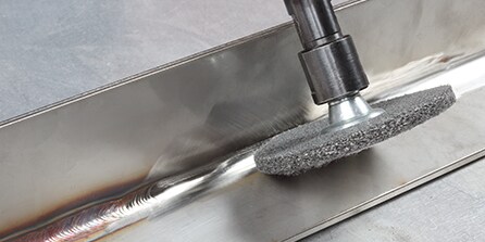 バリ取り作業
