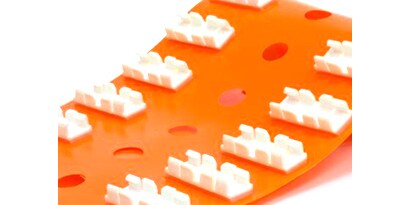 3M™ 準構造用テープ付きルーフモールクリップの製品写真
