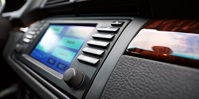Image of automotive dashboard with 3M™ Enhanced Specular Reflector (ESR) film applied
